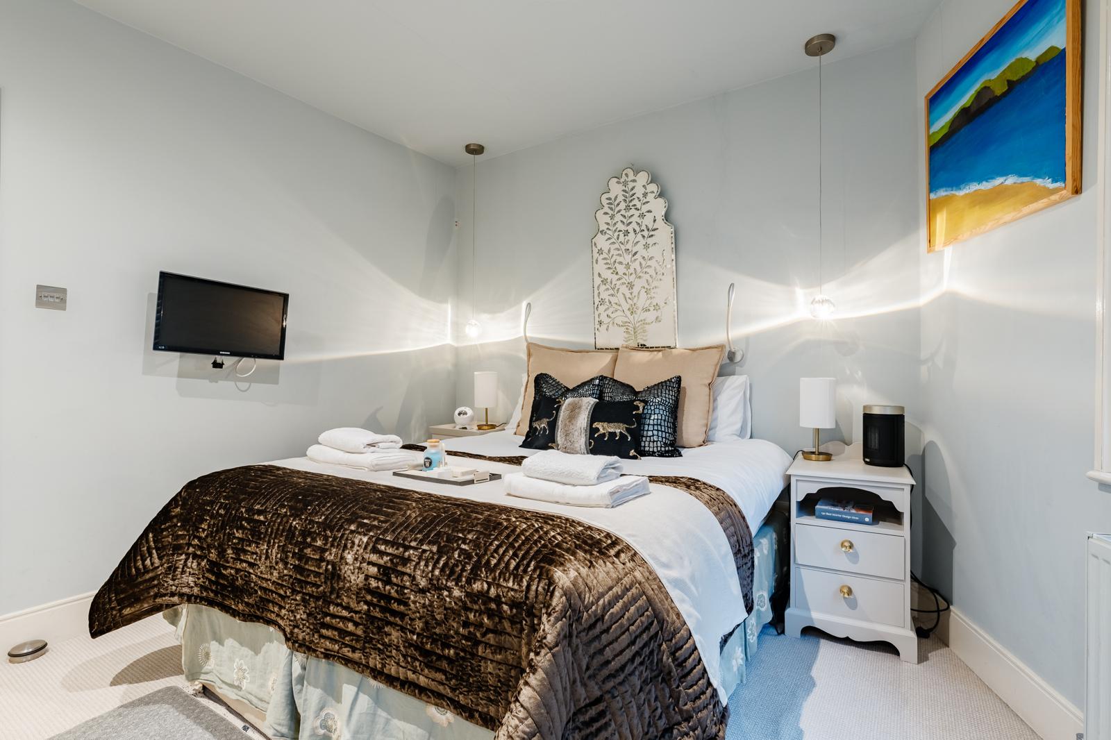 Luxury 3-En-suites House 3 mins to Pimlico with AC