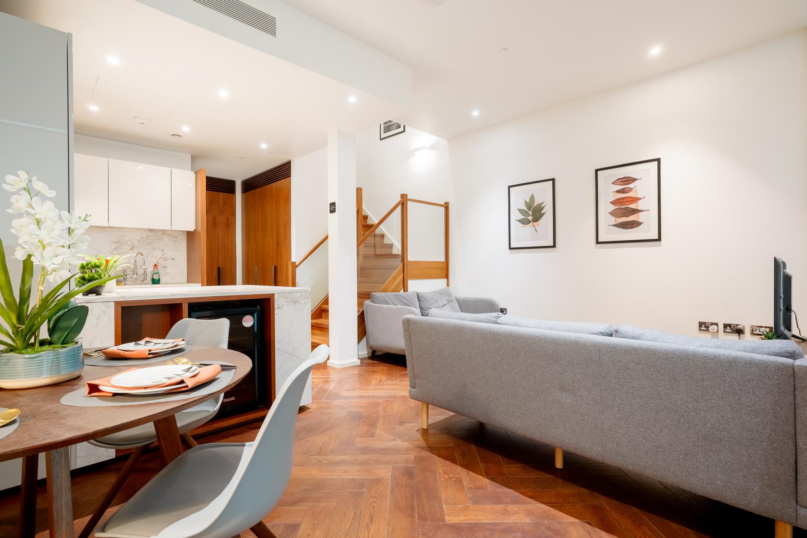 Luxury 2BRs Maisonette walk to Tube Nine Elm