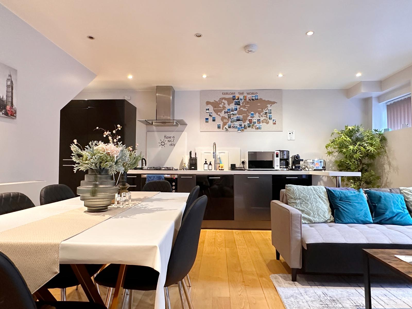 Stunning 3BRs 3F house close to Oxford with AC