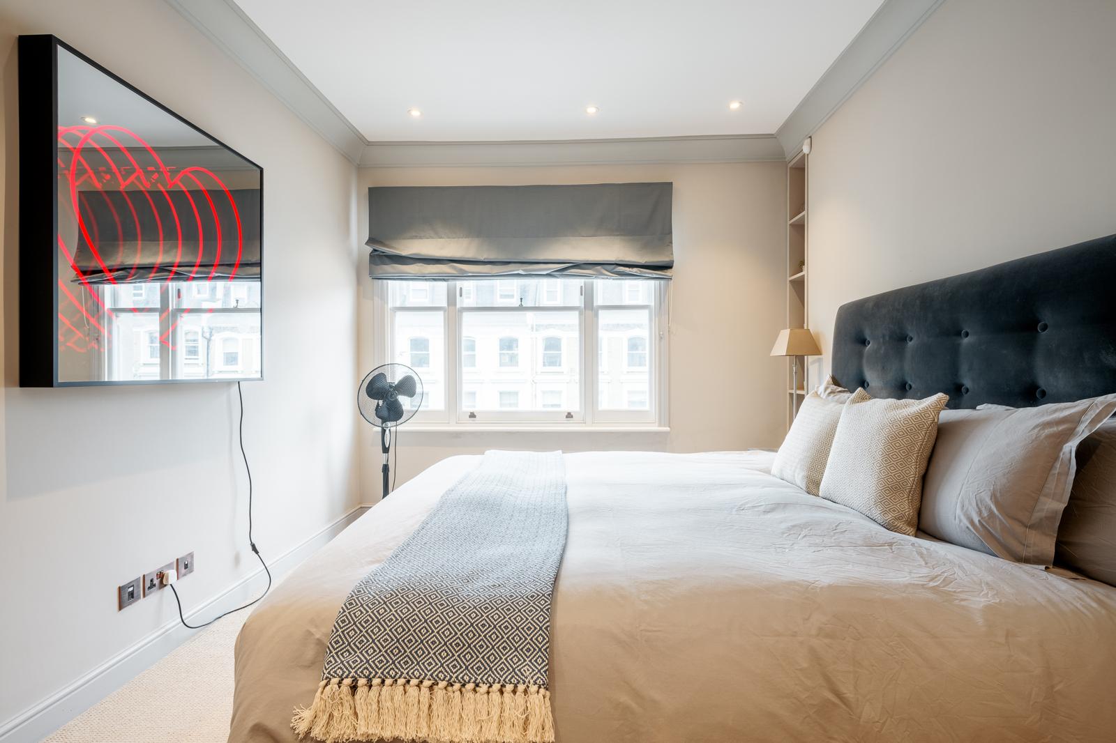 Chelsea Canvas: Art-Fueled 3BRs Townhouse | AC