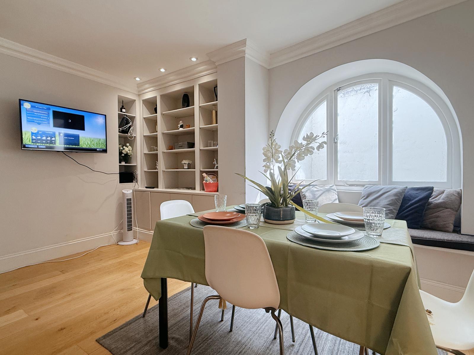 Spacious 5F House in Victoria , Safe & Quiet!