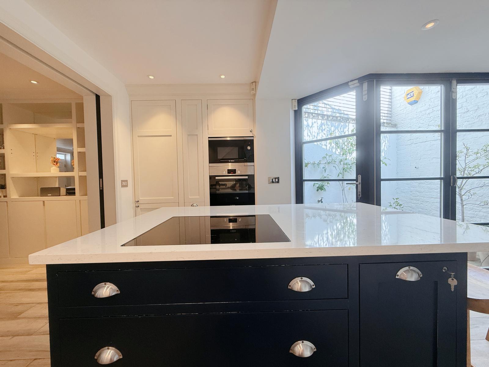 Stylish 3-Bedroom Terrace House Near Earls Court