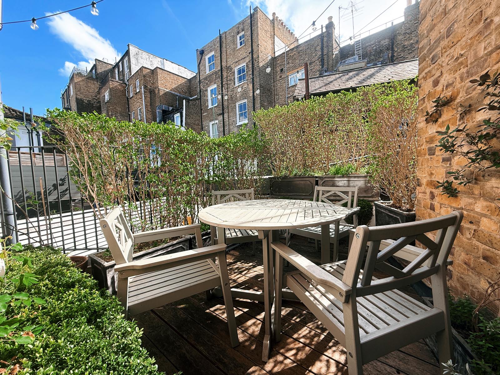 Stylish 3-Bedroom Terrace House Near Earls Court