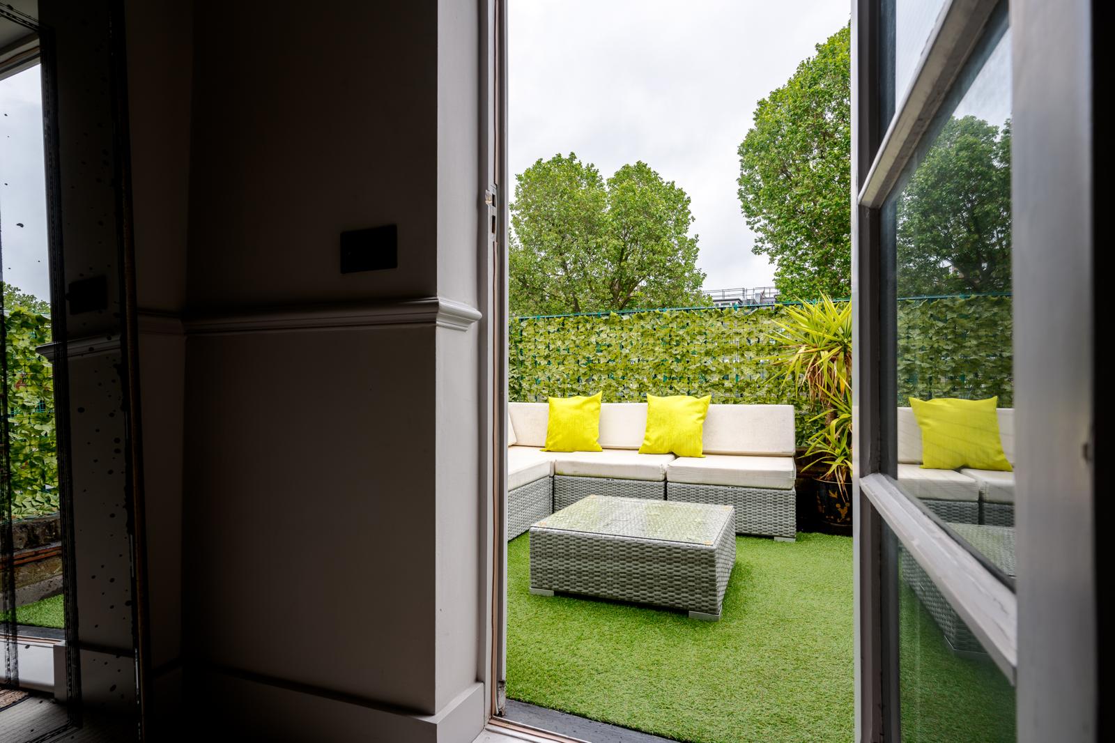 Chelsea Canvas: Art-Fueled 3BRs Townhouse | AC