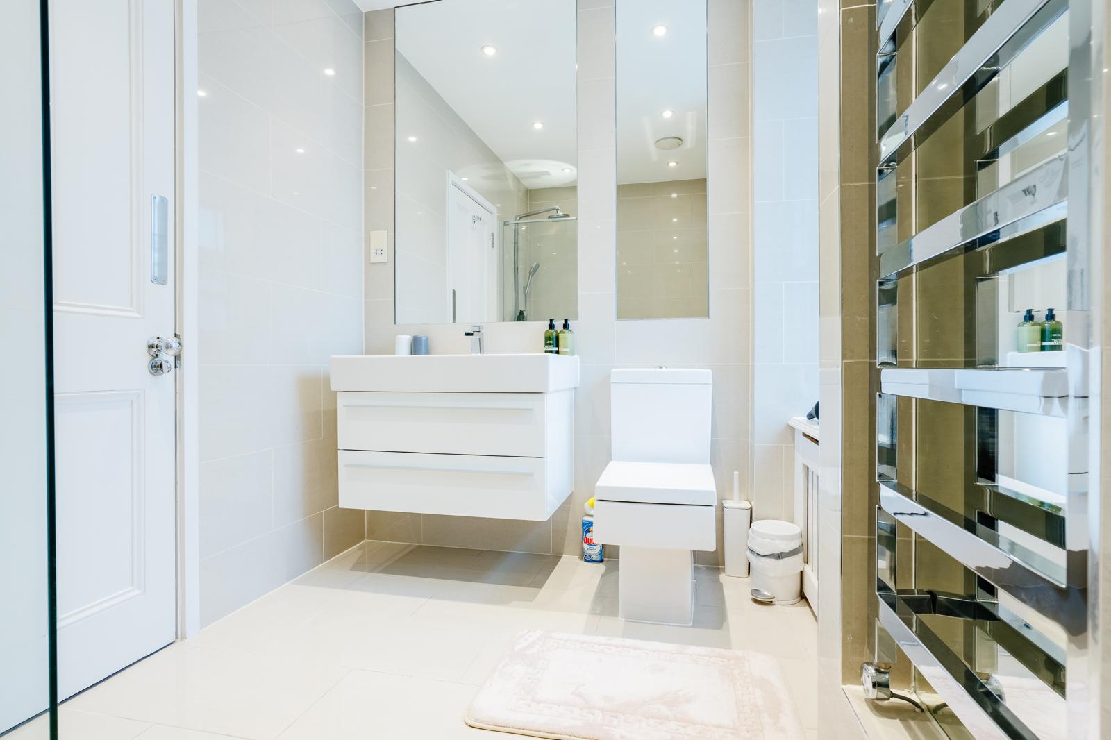 Spacious 3BRs townhouse 3 mins to Victoria | AC