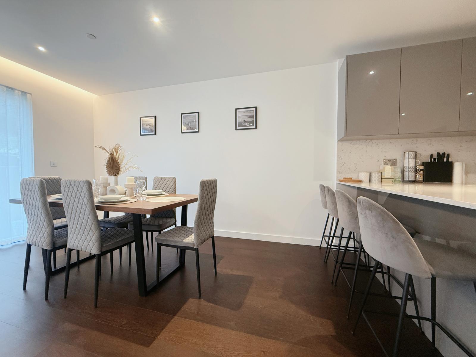 Skyline Serenity: Nine Elms 3BRs Haven