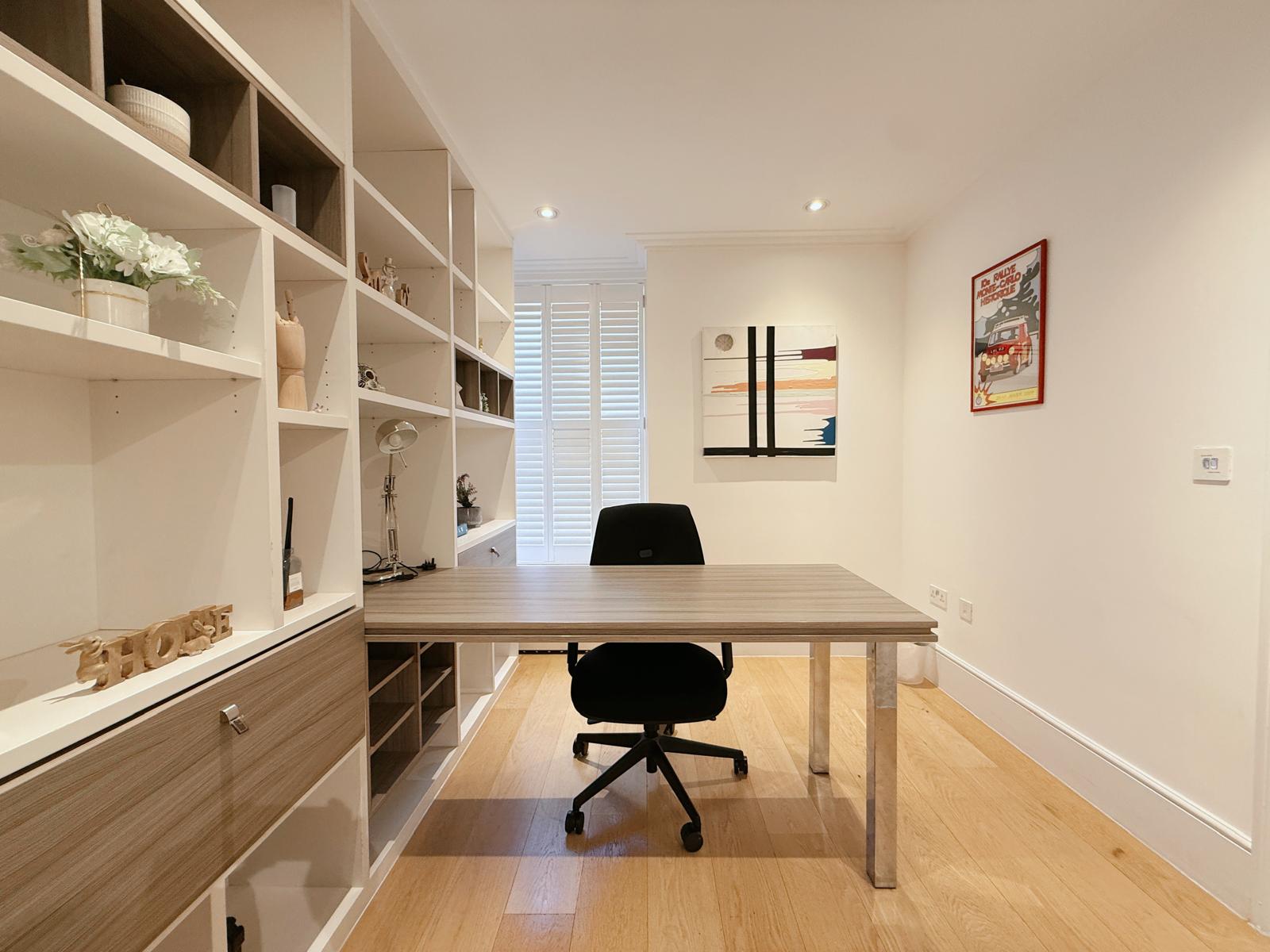 Spacious 3BRs townhouse 3 mins to Victoria | AC