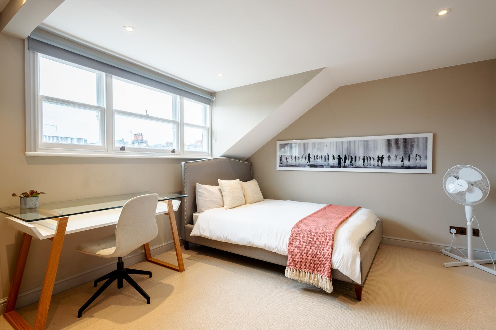 Chelsea Canvas: Art-Fueled 3BRs Townhouse | AC