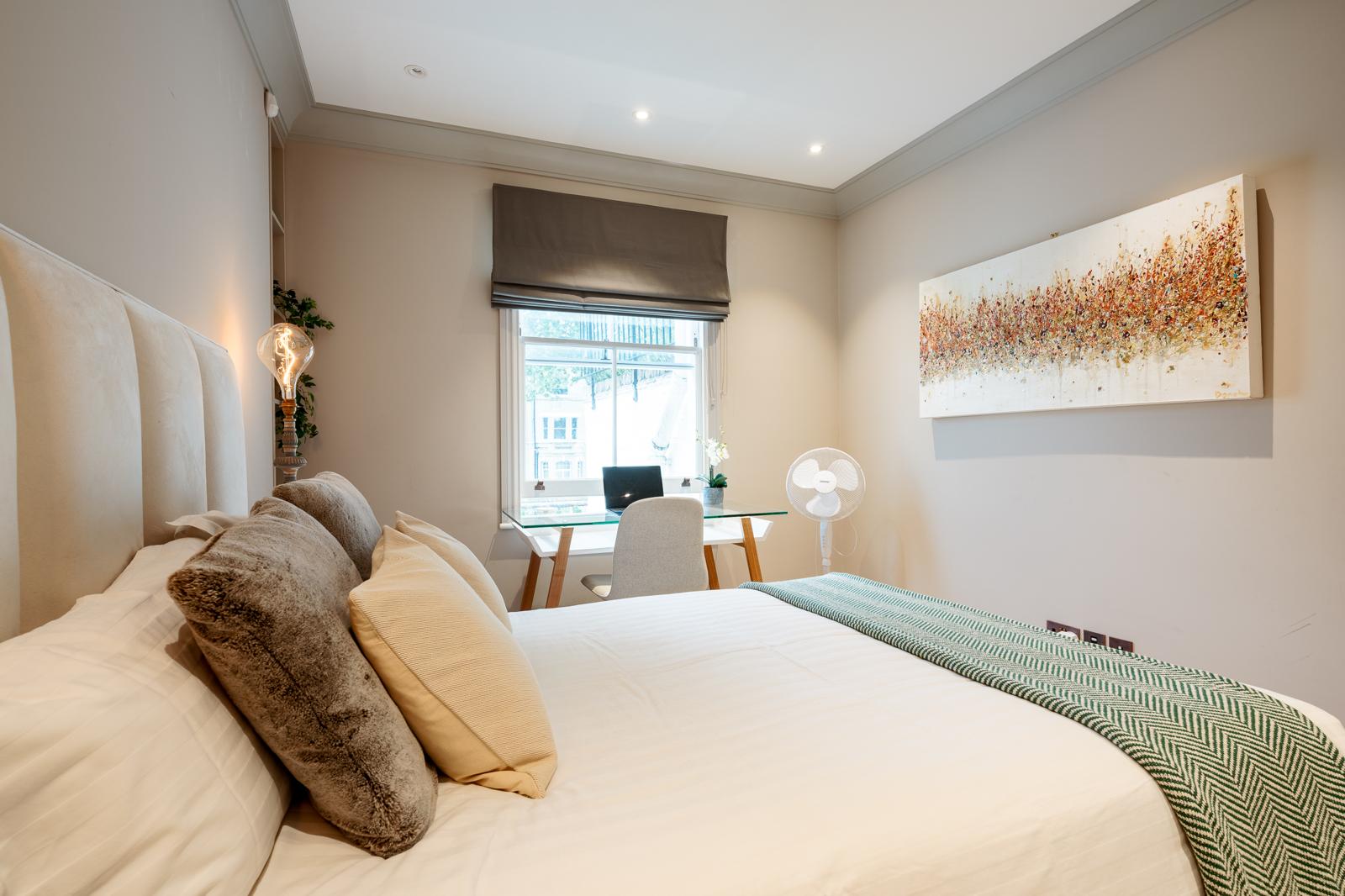 Chelsea Canvas: Art-Fueled 3BRs Townhouse | AC