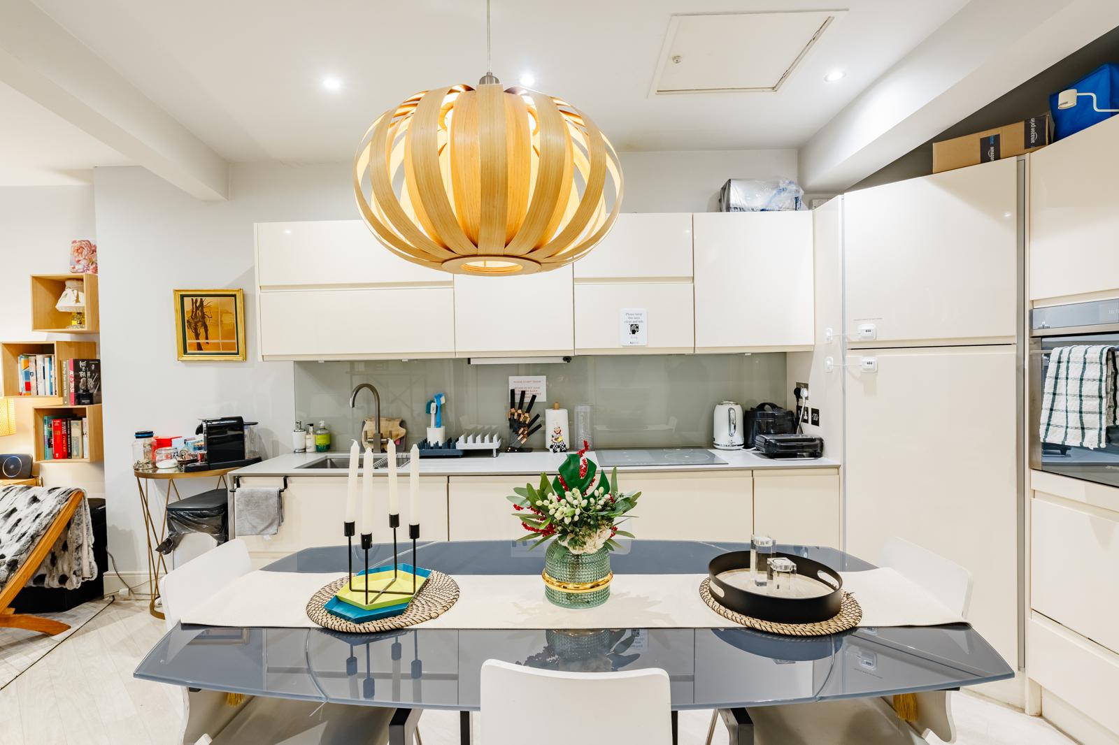 Luxury 3-En-suites House 3 mins to Pimlico with AC