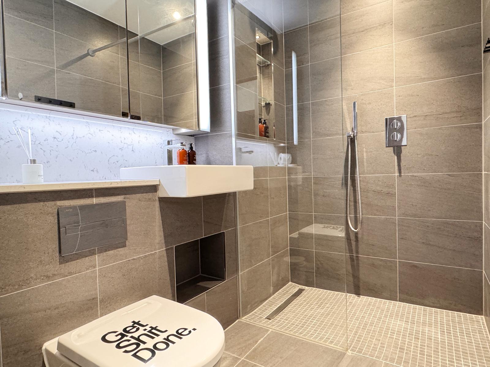 Skyline Serenity: Nine Elms 3BRs Haven