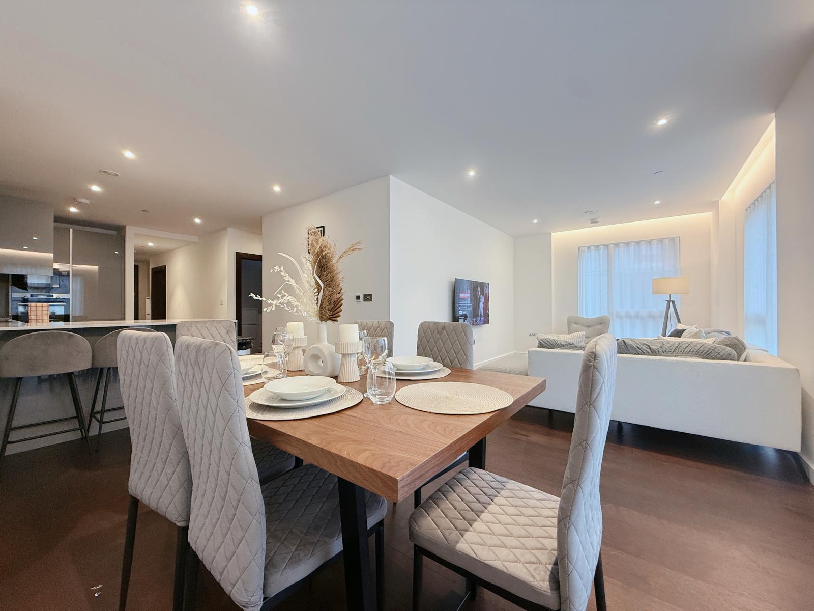 Skyline Serenity: Nine Elms 3BRs Haven