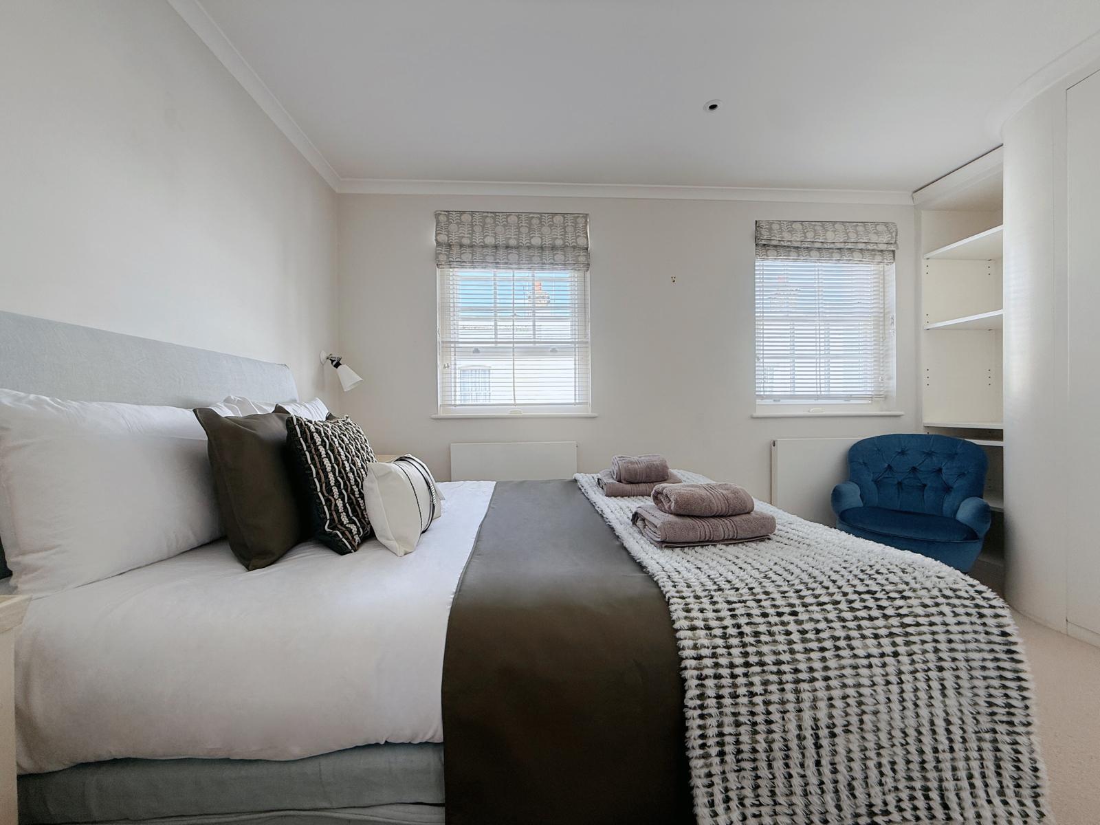 Stylish 3-Bedroom Terrace House Near Earls Court