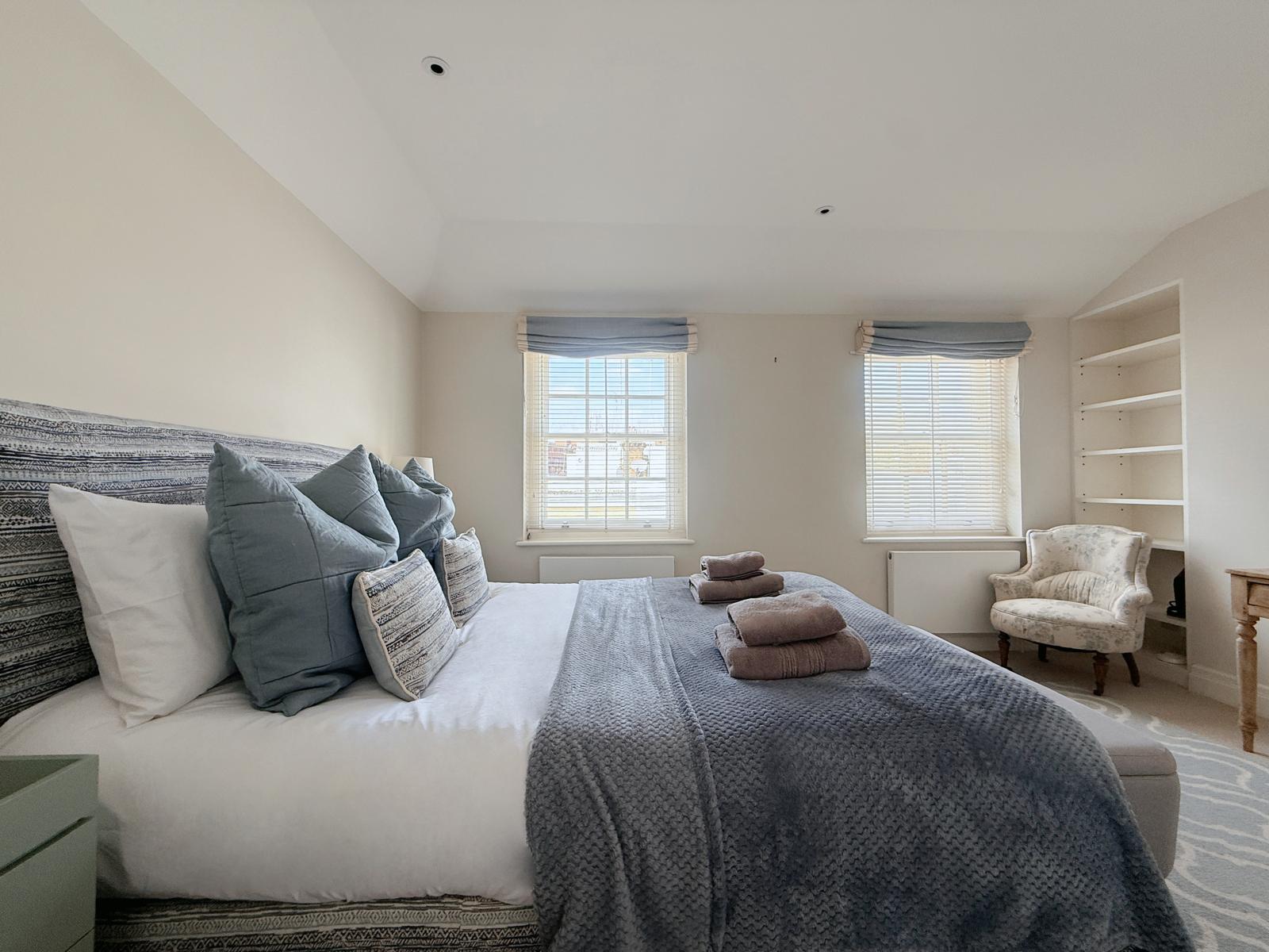 Stylish 3-Bedroom Terrace House Near Earls Court