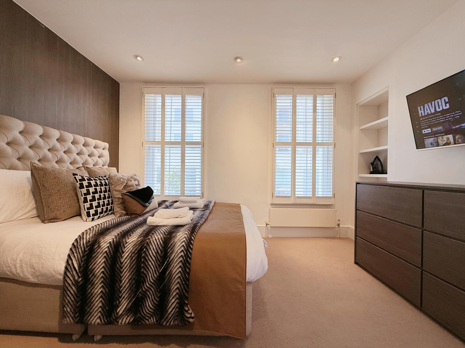 Spacious 3BRs townhouse 3 mins to Victoria | AC