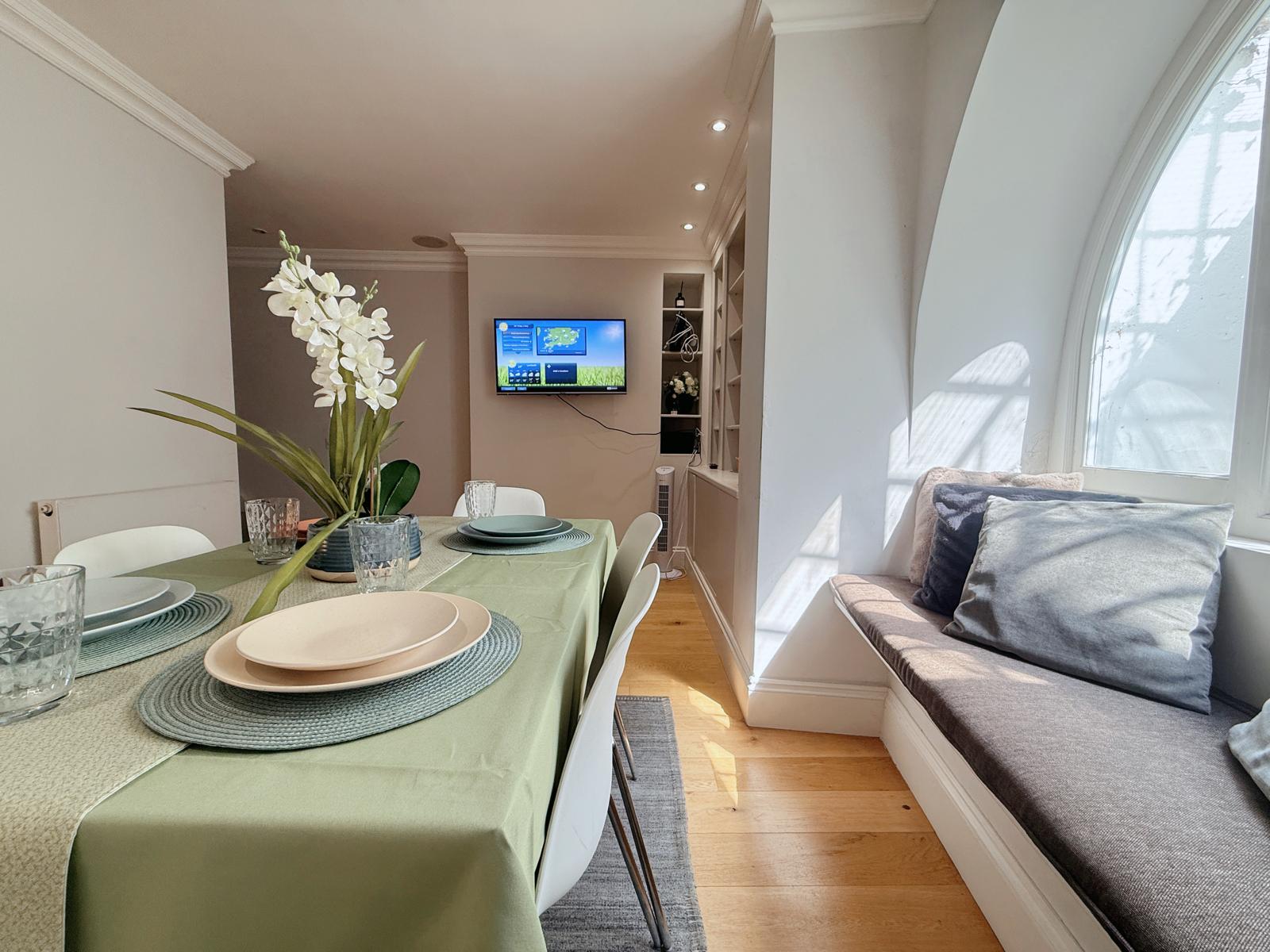 Spacious 5F House in Victoria , Safe & Quiet!