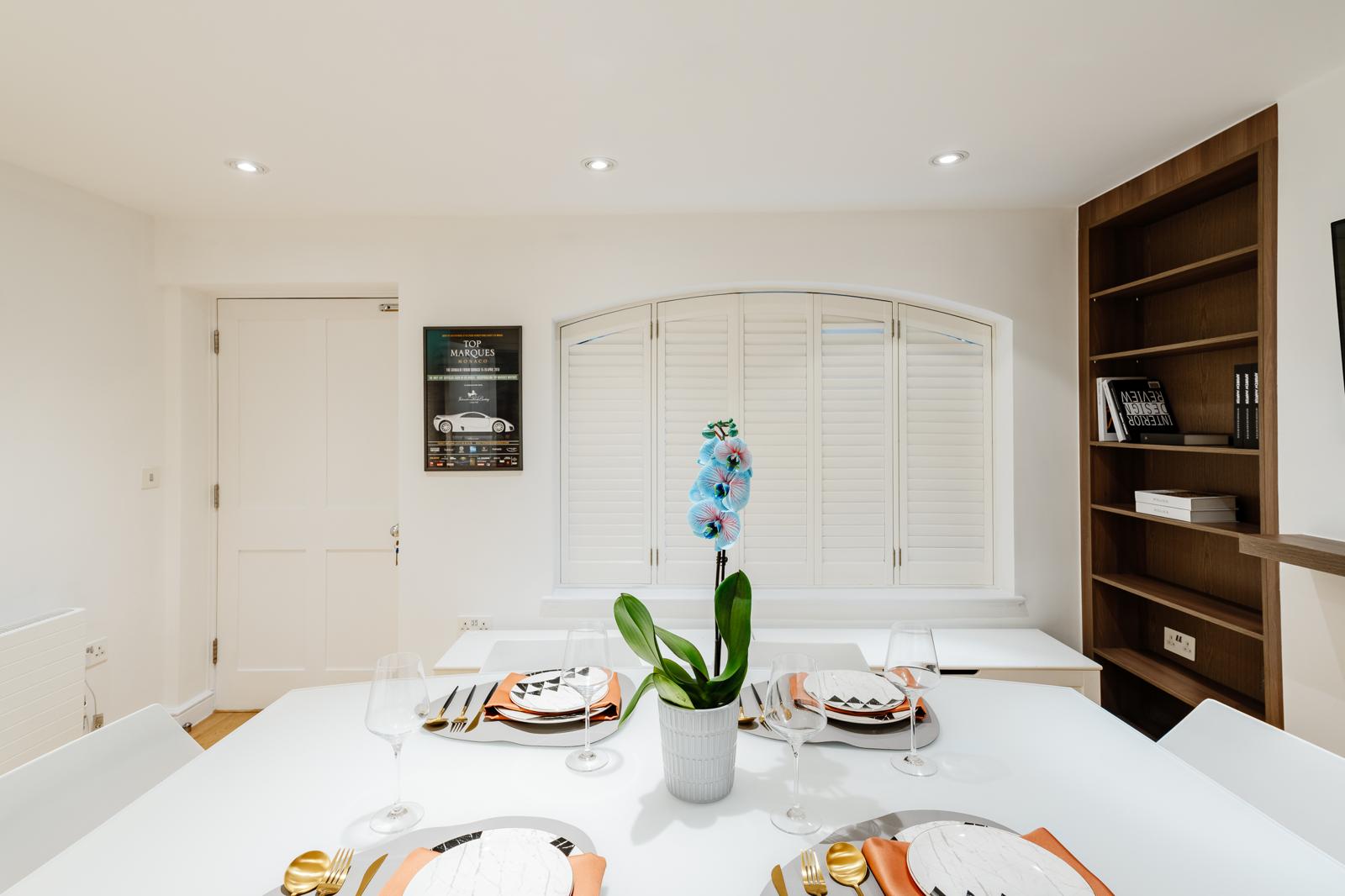 Spacious 3BRs townhouse 3 mins to Victoria | AC