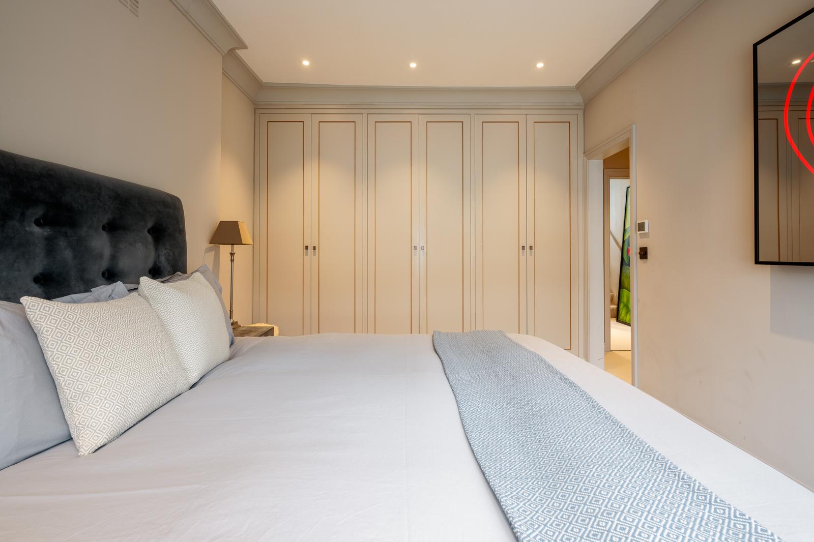 Chelsea Canvas: Art-Fueled 3BRs Townhouse | AC