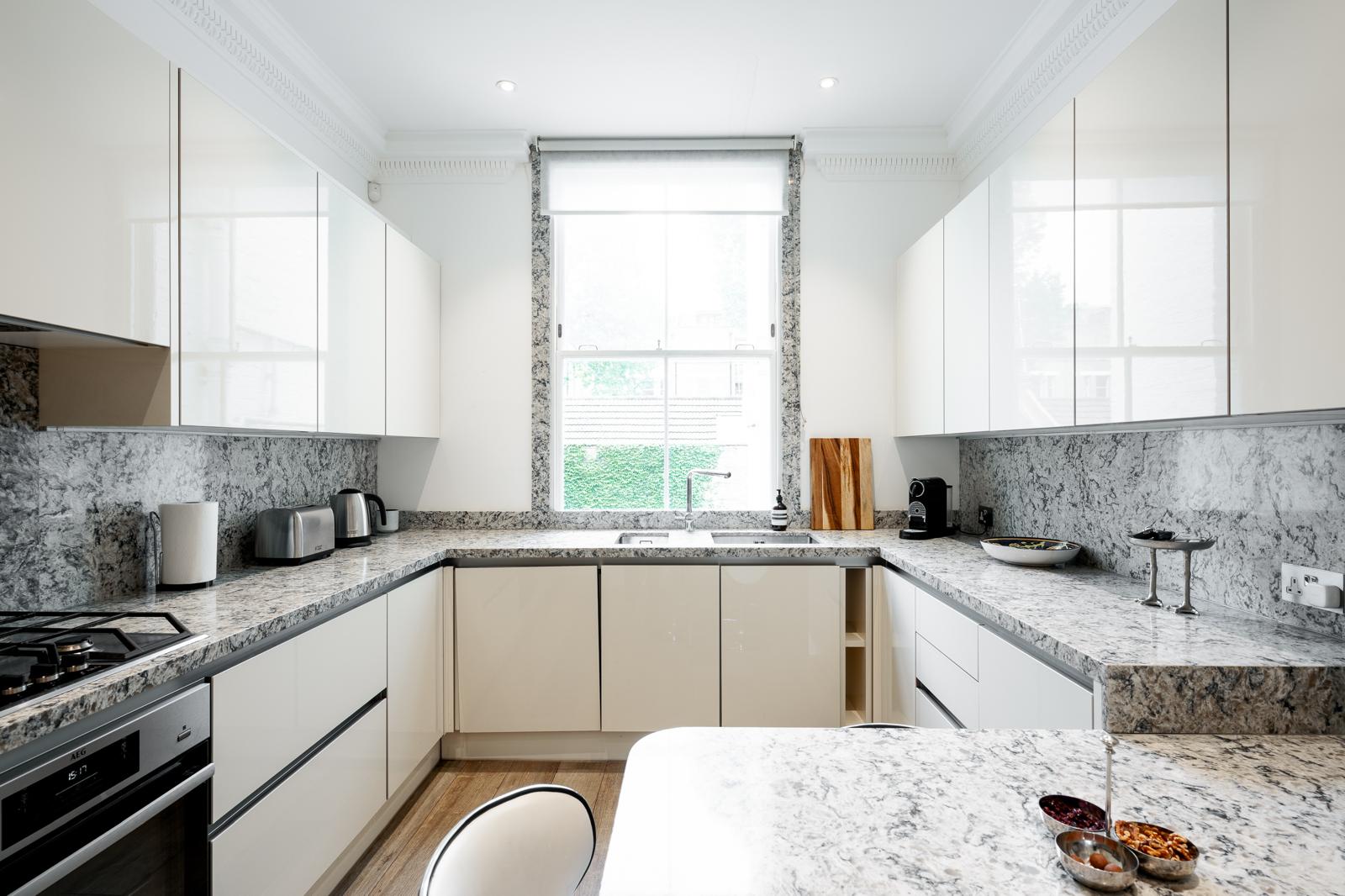 Chelsea Canvas: Art-Fueled 3BRs Townhouse | AC