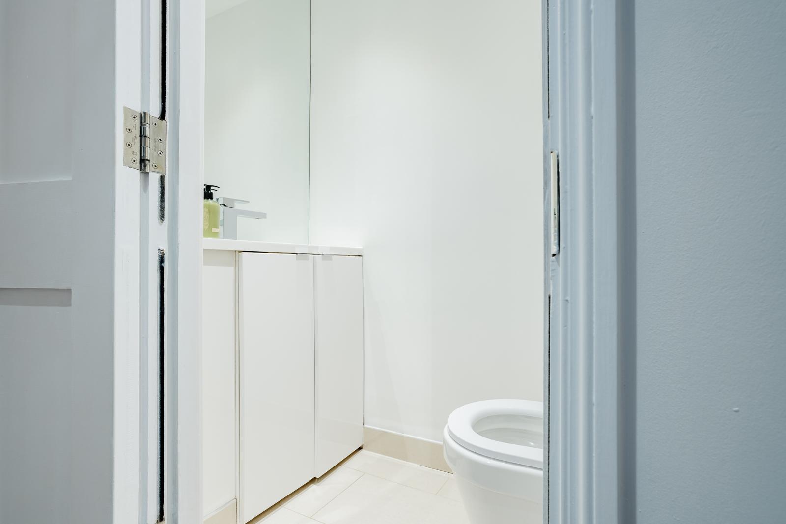 Spacious 3BRs townhouse 3 mins to Victoria | AC