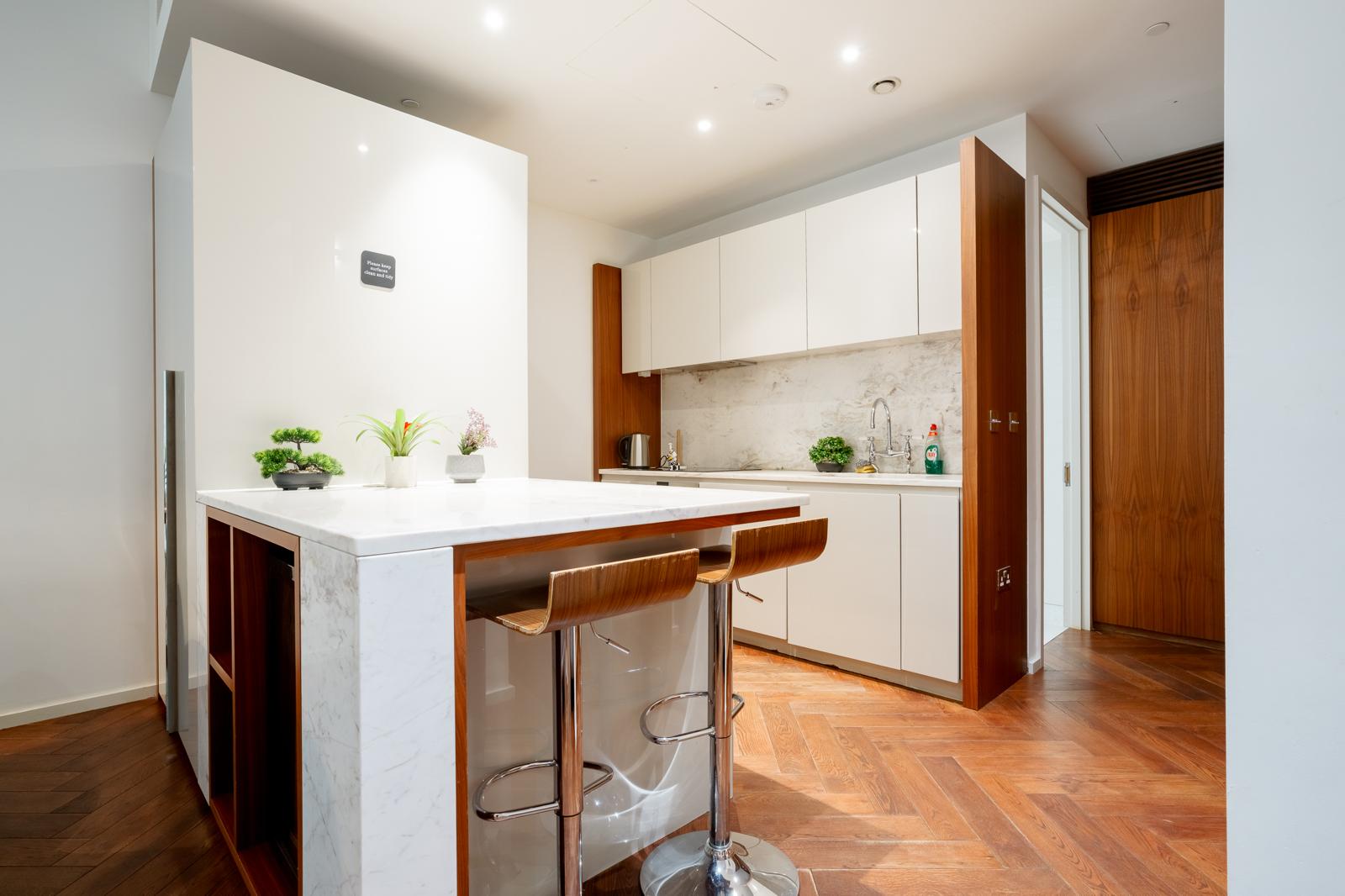 Luxury 2BRs Maisonette walk to Tube Nine Elm