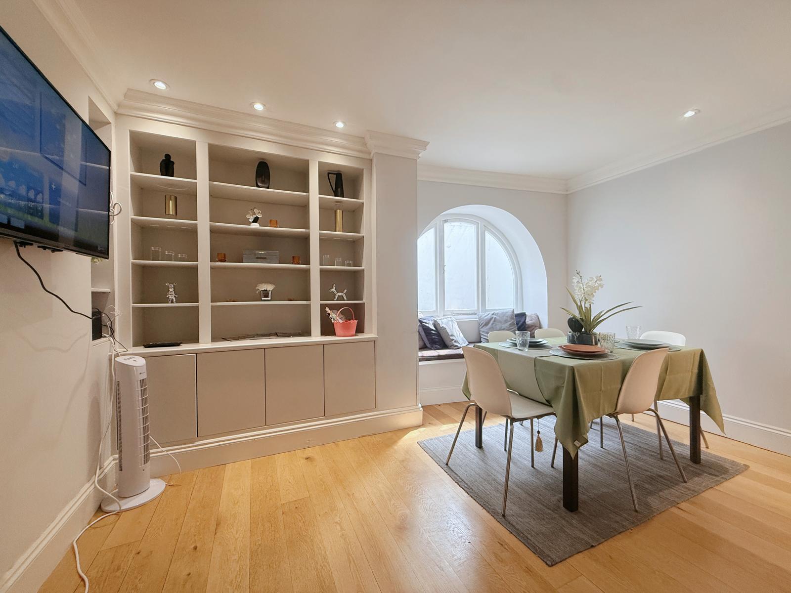 Spacious 5F House in Victoria , Safe & Quiet!