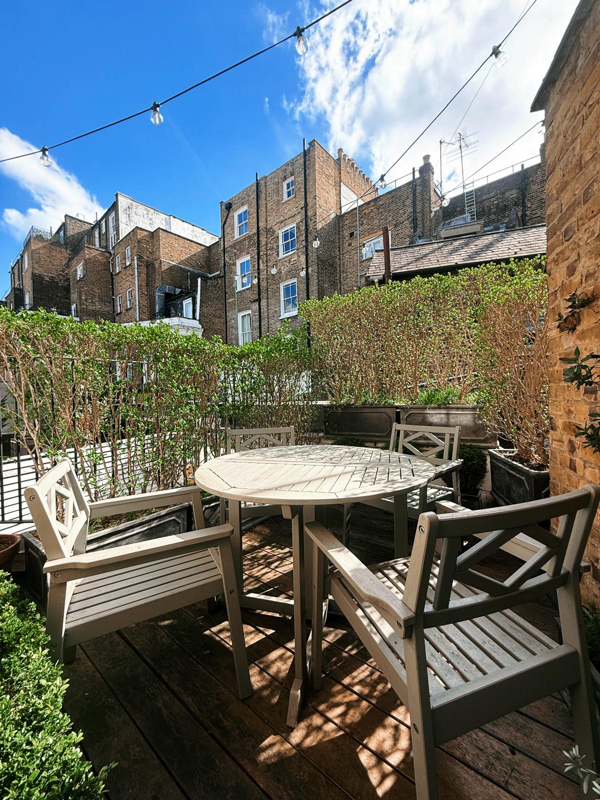 Stylish 3-Bedroom Terrace House Near Earls Court