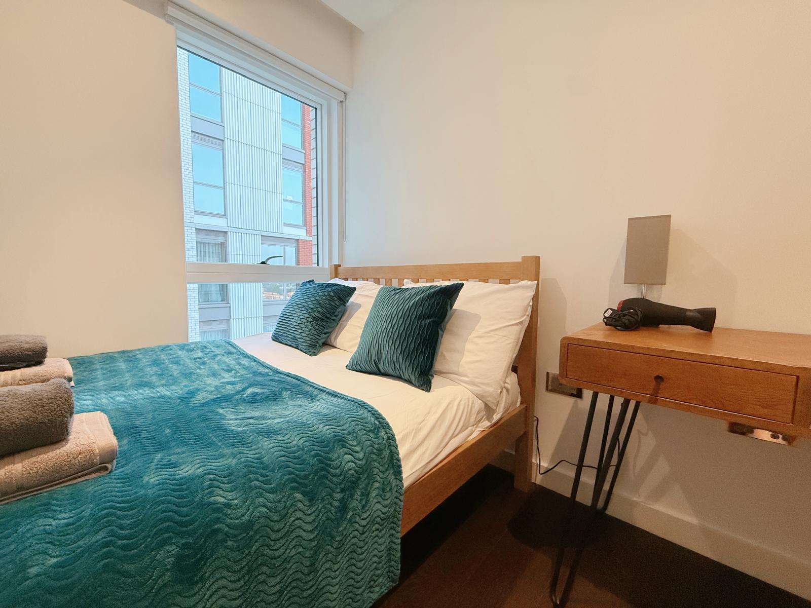 Skyline Serenity: Nine Elms 3BRs Haven