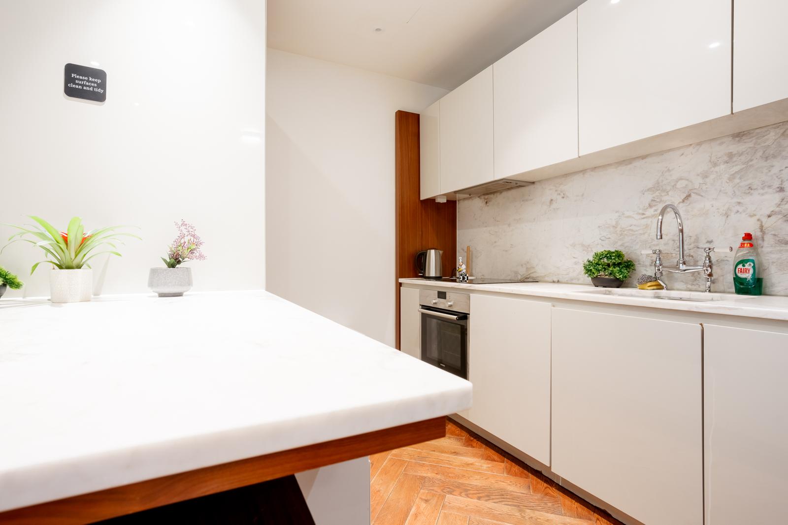 Luxury 2BRs Maisonette walk to Tube Nine Elm