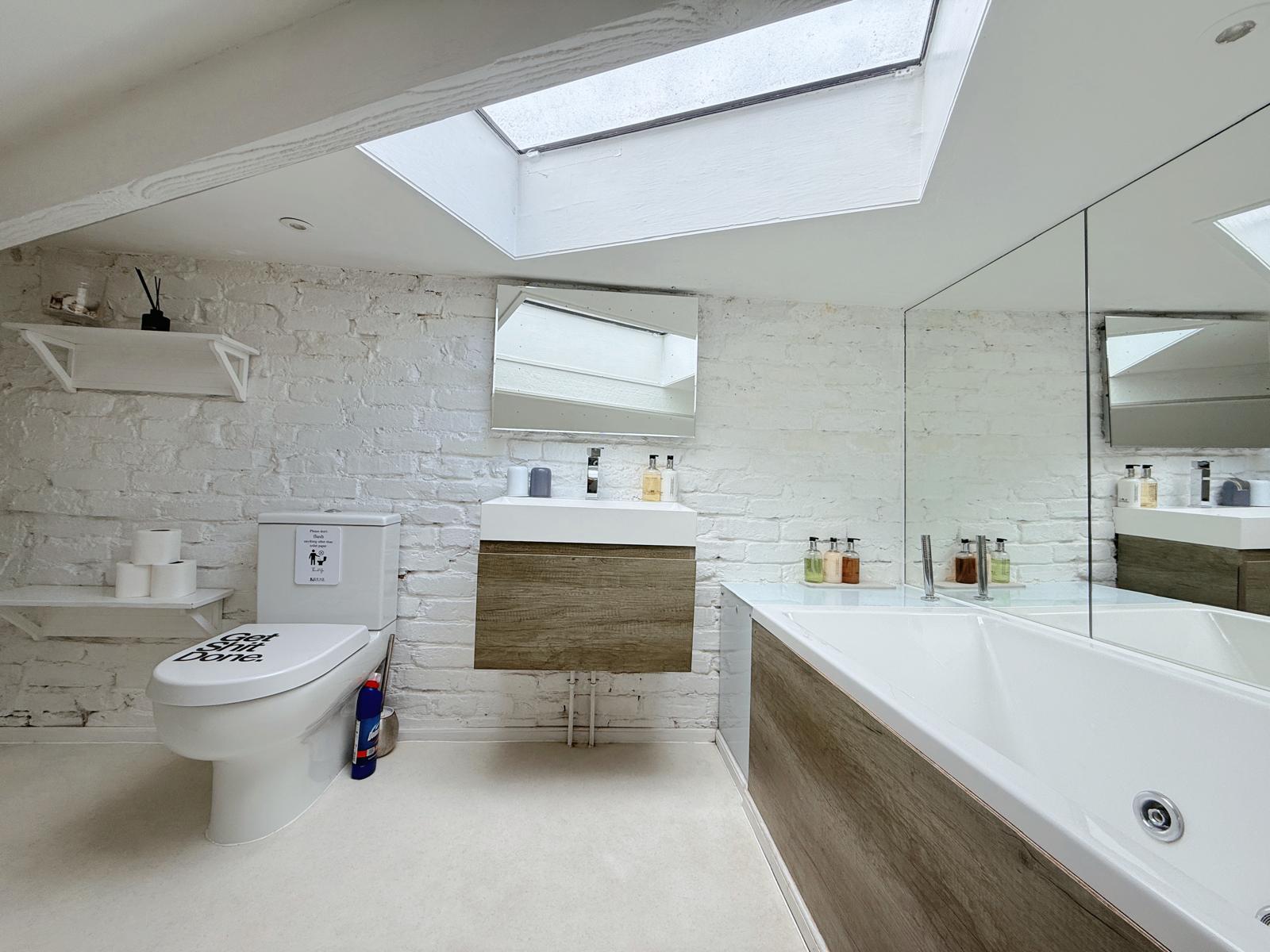 Luxury 3-En-suites House 3 mins to Pimlico with AC