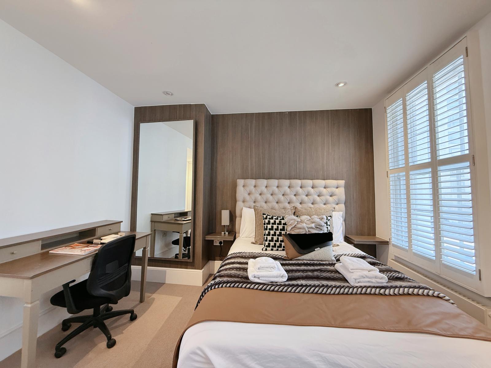 Spacious 3BRs townhouse 3 mins to Victoria | AC