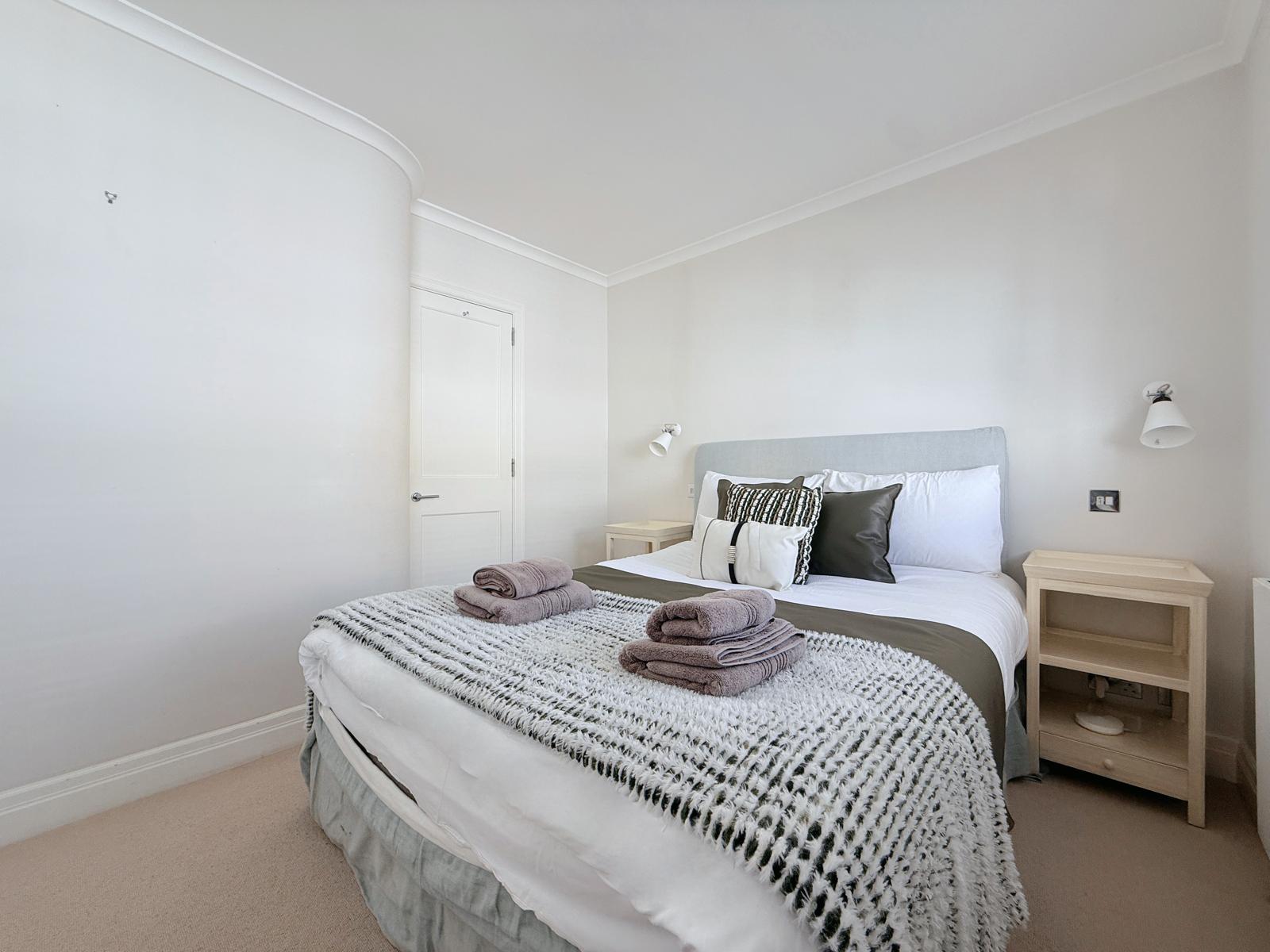 Stylish 3-Bedroom Terrace House Near Earls Court