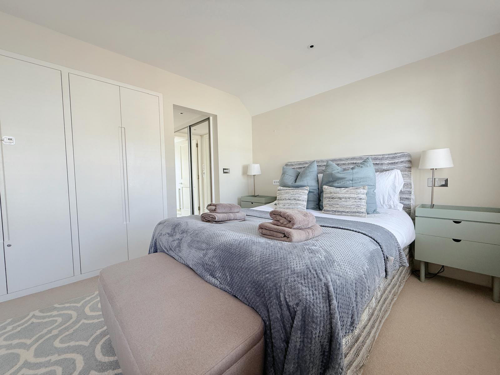 Stylish 3-Bedroom Terrace House Near Earls Court