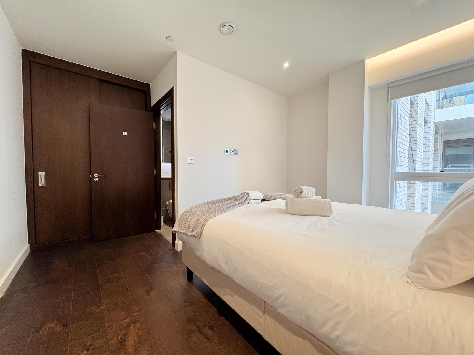 Skyline Serenity: Nine Elms 3BRs Haven