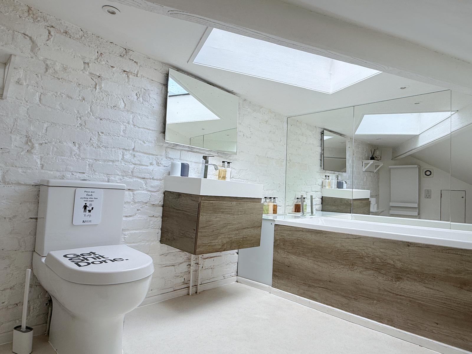 Luxury 3-En-suites House 3 mins to Pimlico with AC